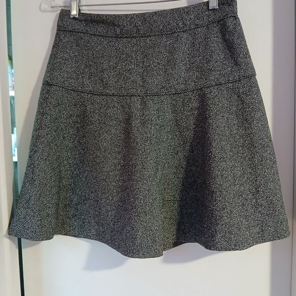 Banana Republic Women's Flared / Flounce Black / Gray Tweed Mini Skirt  SZ 2 - Picture 3 of 8